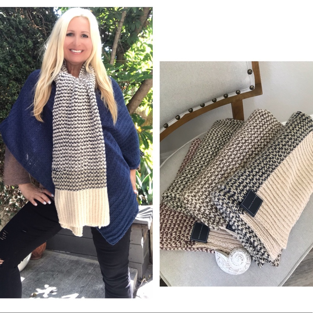 ☕️Hilfiger Long Knit Scarf / Color Choice🌟 - Picture 1 of 3